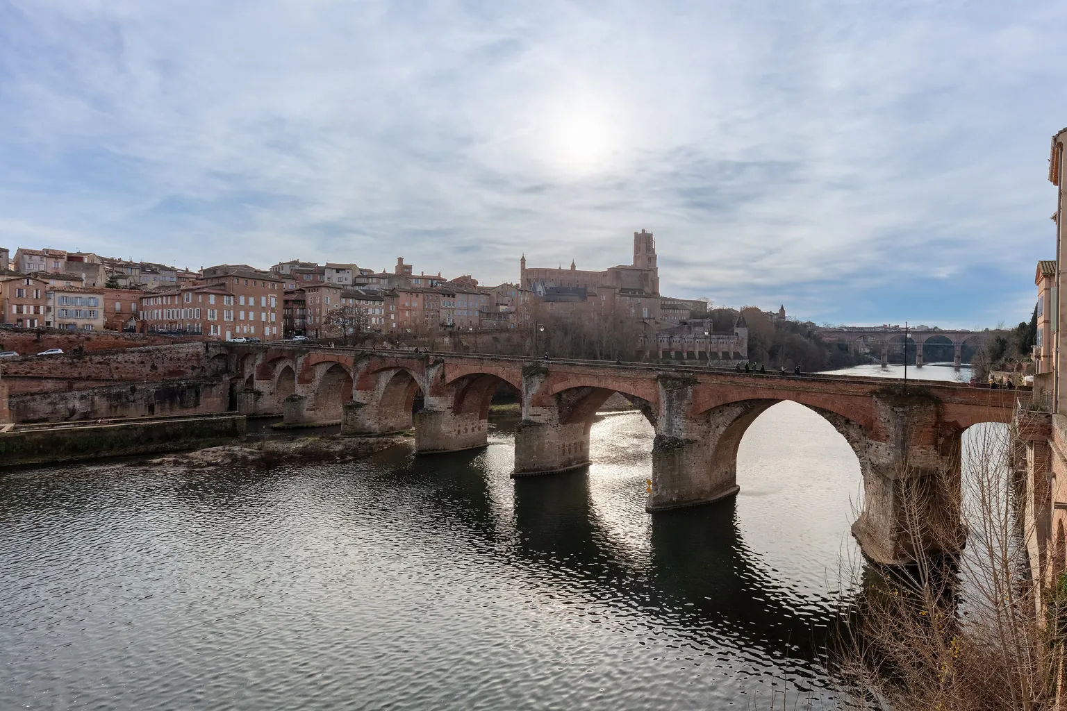 Le Pont-Vieux sur le Tarn et la cathédrale Sainte-Cécile à Albi