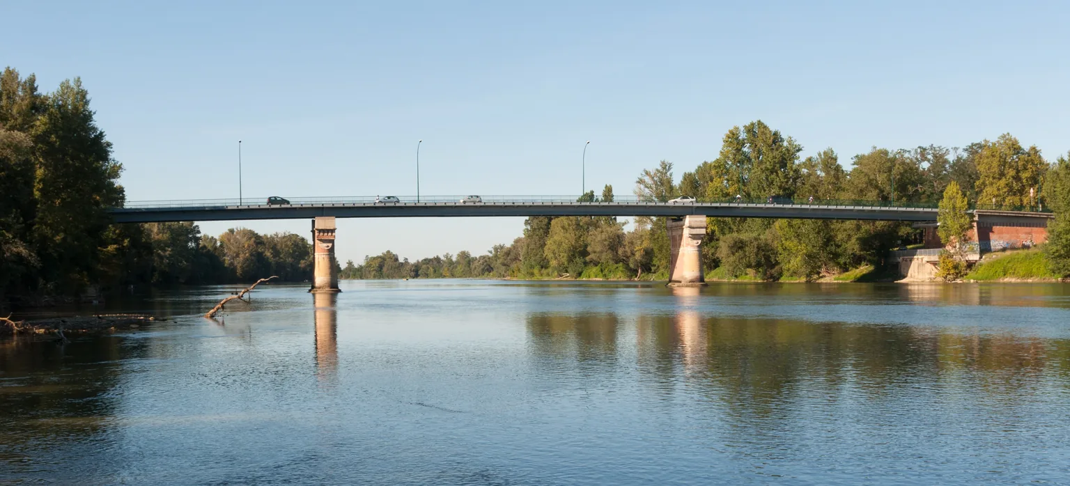 Le pont de Blagnac franchissant la Garonne