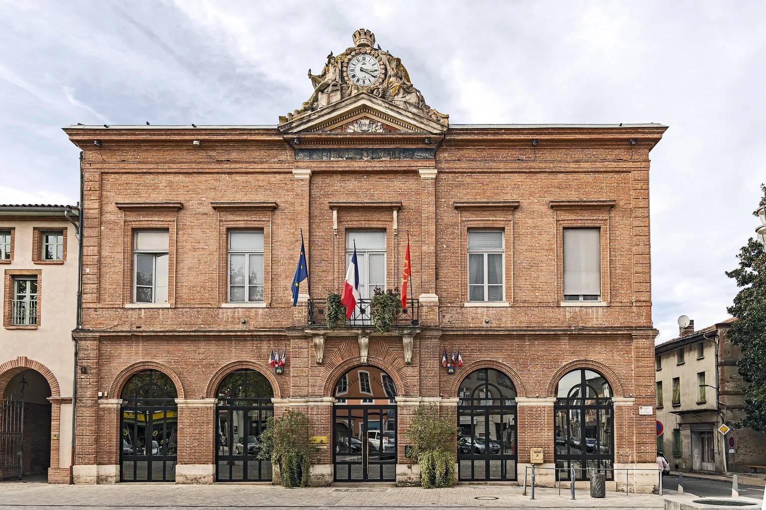 La façade de l’hôtel de ville de Castelsarrasin